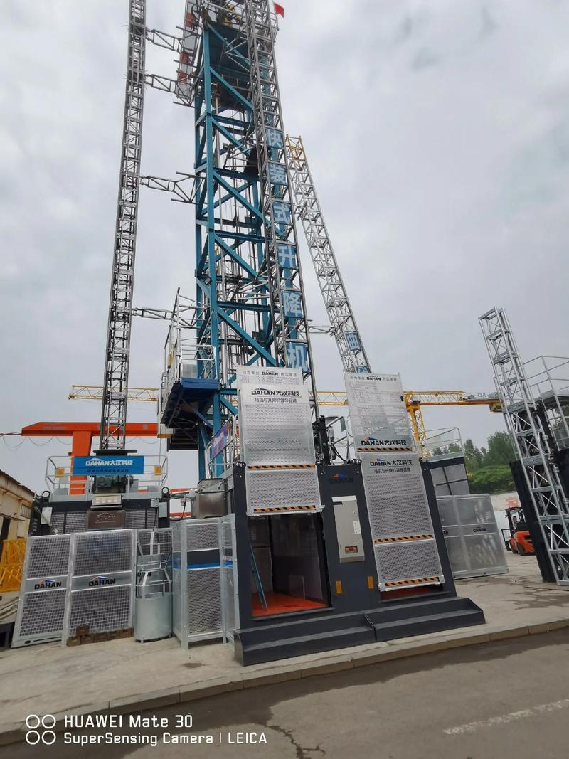 電梯、物料機與塔機租賃在工程建設中的關鍵作用