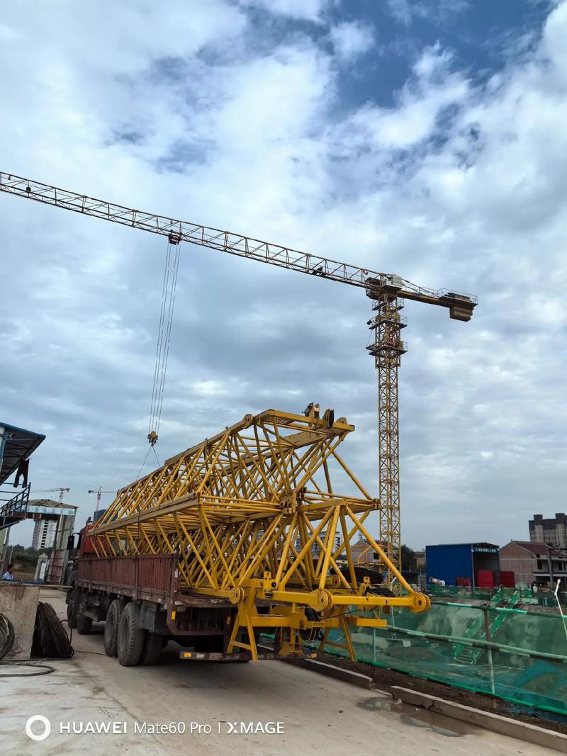 陜西龍勝翔建筑工程 專業(yè)提供70塔機長期租賃服務(wù)